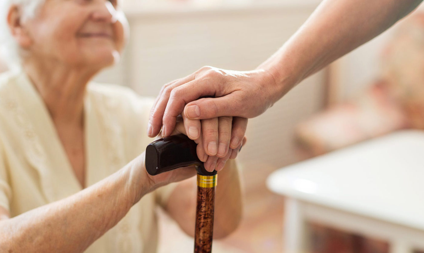 Уход за пожилыми людьми с артритом