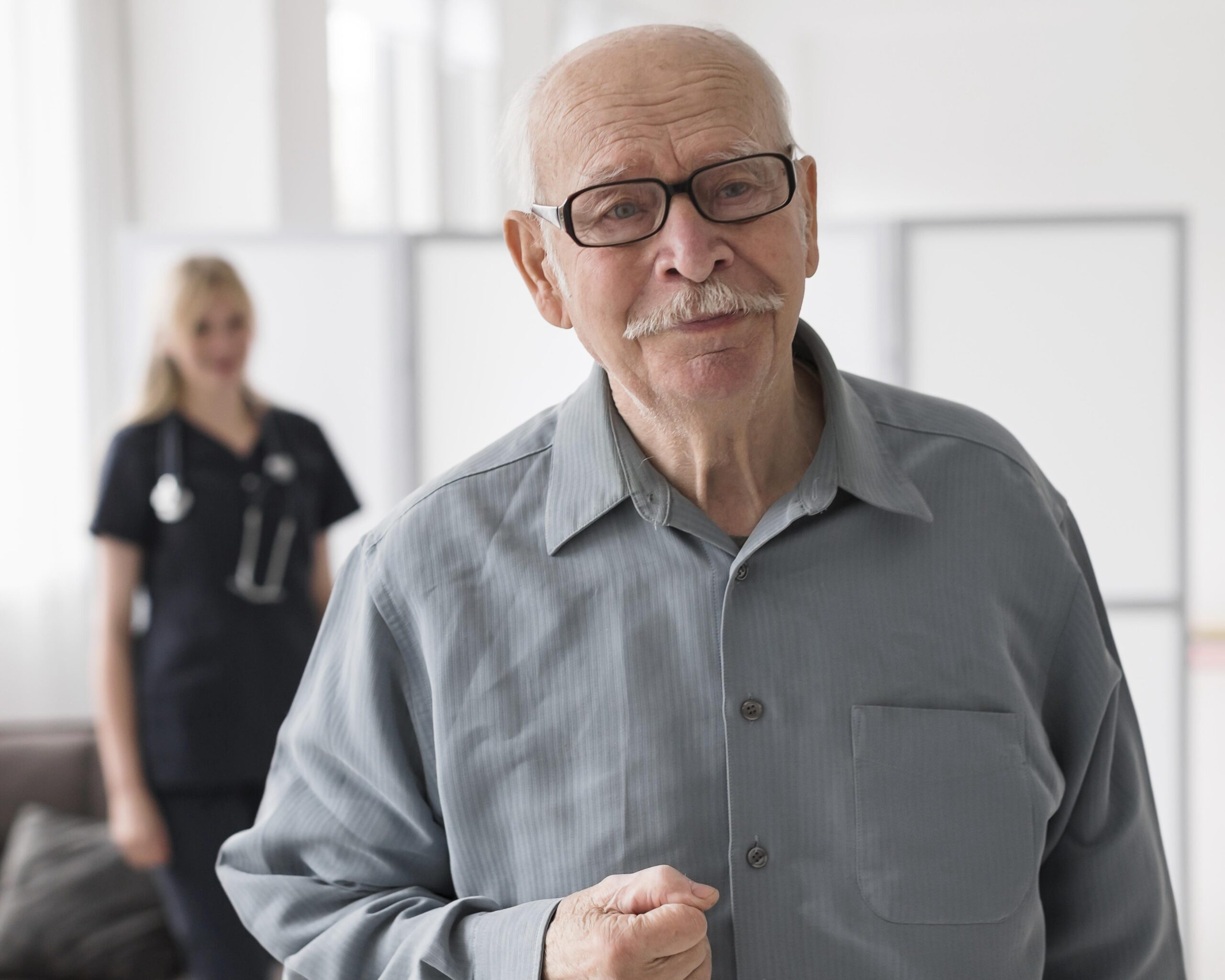 Догляд за літніми з переломом шийки стегна